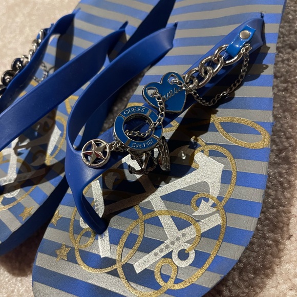 Guess flip flops - Picture 4 of 4